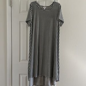 Lularoe Houndstooth Carly 2XL